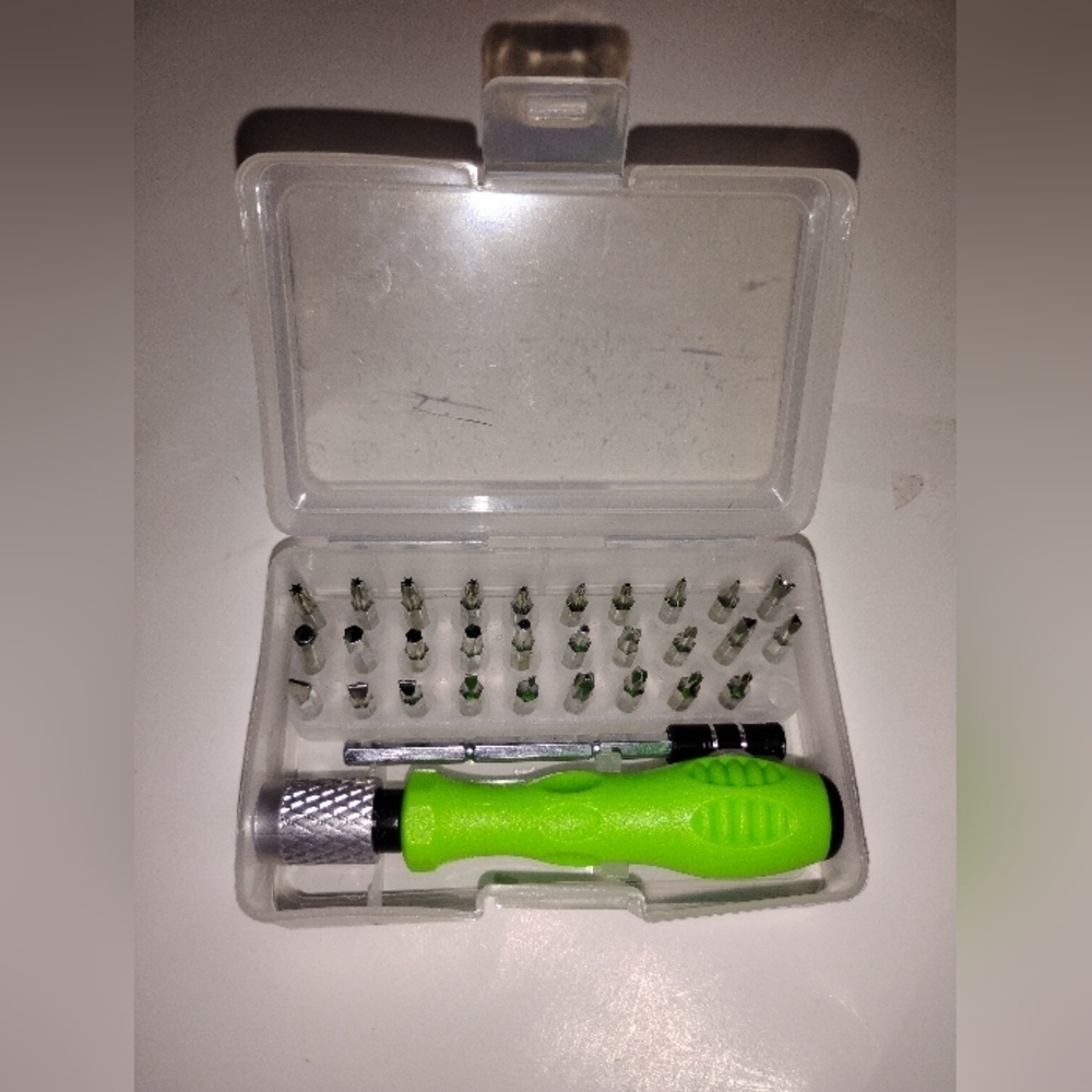 Green Multi-Bit Screwdriver Set - Picture 3 of 3